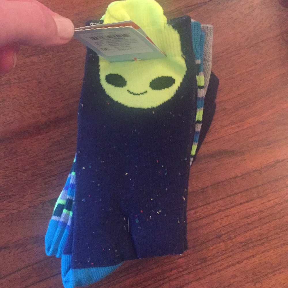 Cat & Jack Boy’s Crew Socks Sz M (shoe sz 9- 2.5) - Picture 2 of 6